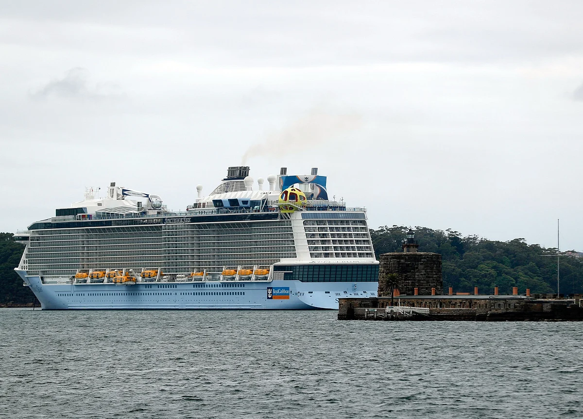 Thousands Stranded as Australia Cruise-Ship Standoff Intensifies