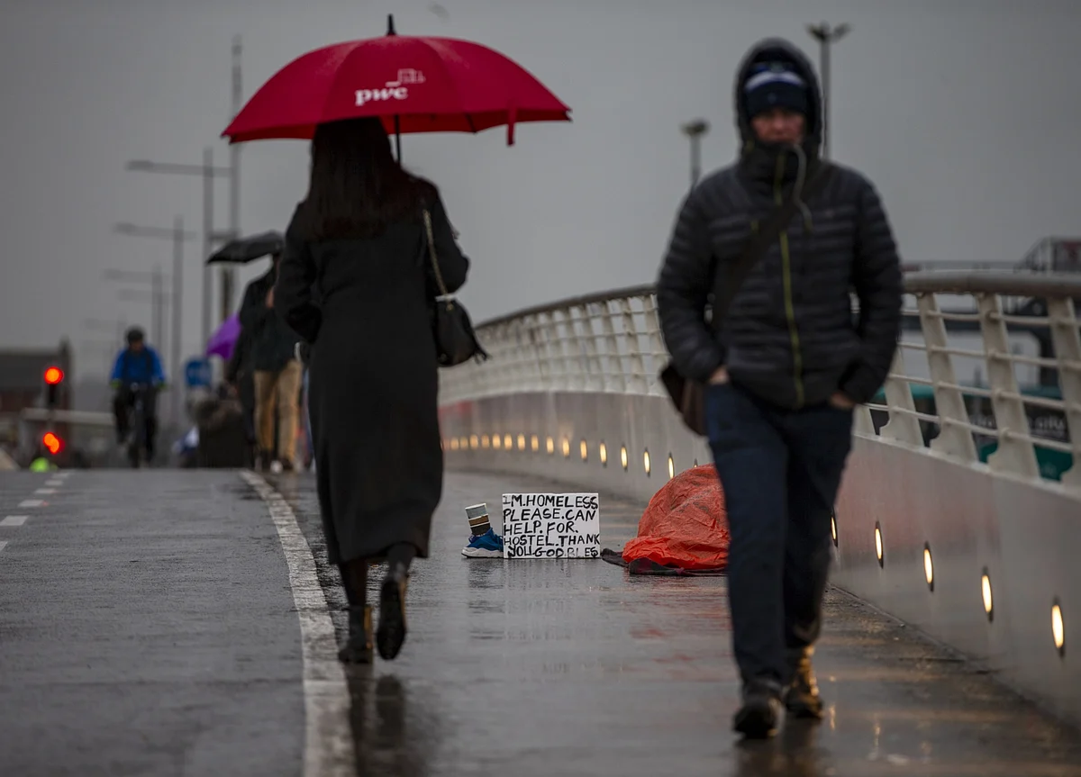 U.K. Jobless Claims Rise in Glimpse of Losses to Come