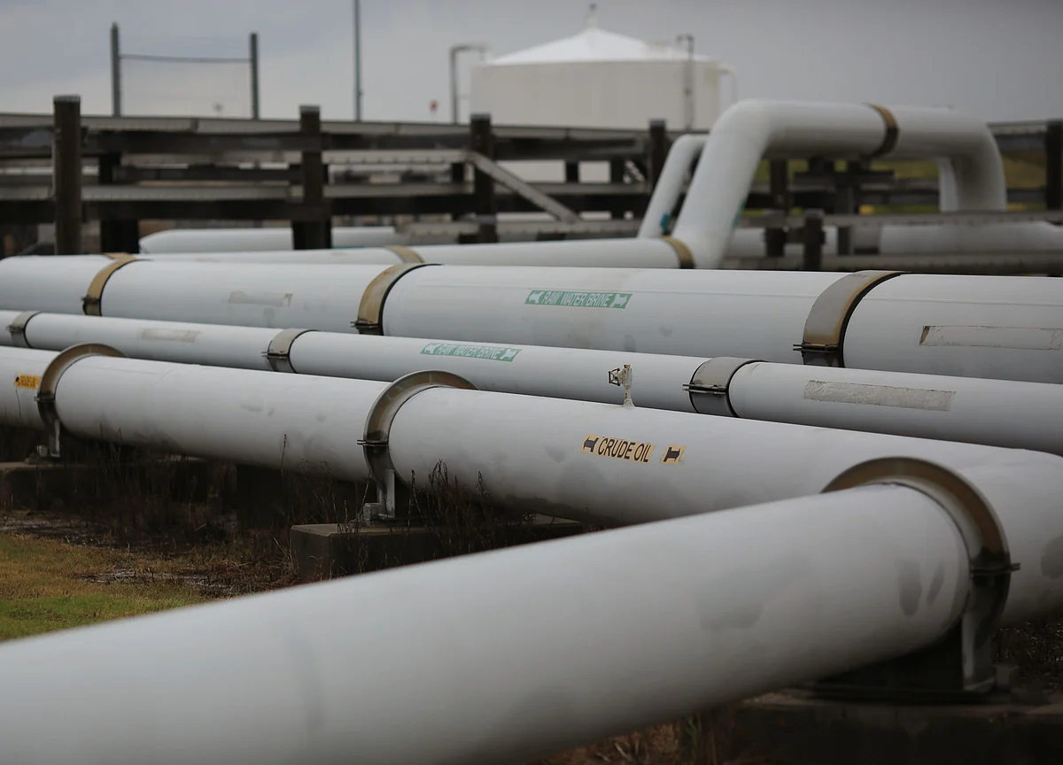 U.S. Oil Producers Begin Storing Crude in Strategic Reserve