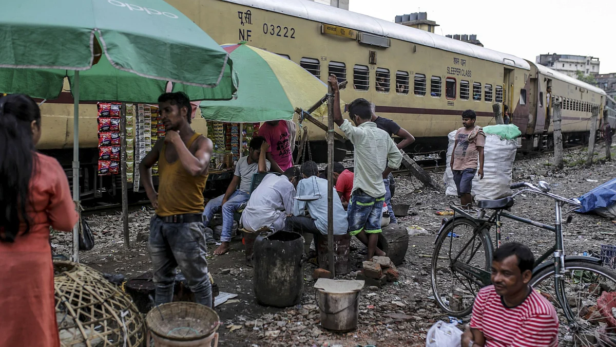 Trackside vendors gather near a train in Assam, India. (Photographer: Dhiraj Singh/Bloomberg)