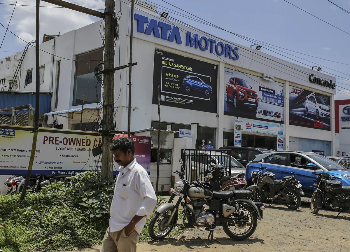 Fitch Downgrades Tata Motors, Cites Cash Flow Issues