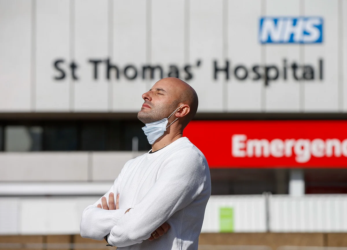 Johnson Improving in Hospital as U.K. Deaths Rise to Record