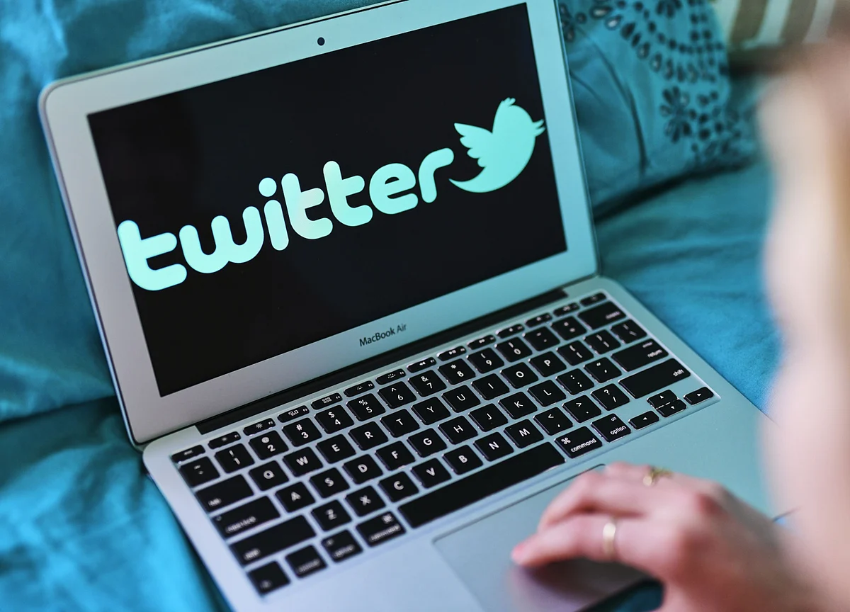 Twitter Shares Tumble After Virus Spurs Advertising Sales Rout