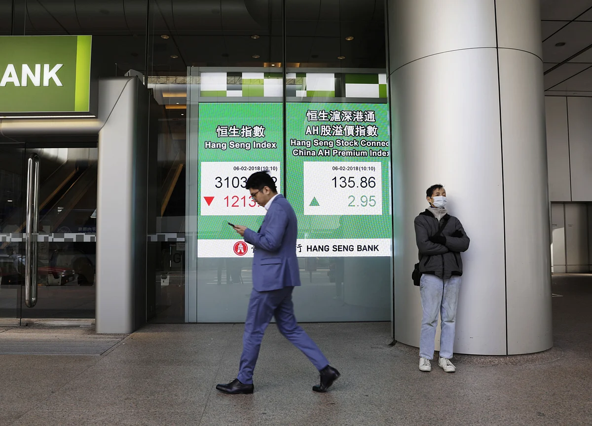 U.S. Stocks Fall With Congress at Odds on Aid Bill: Markets Wrap