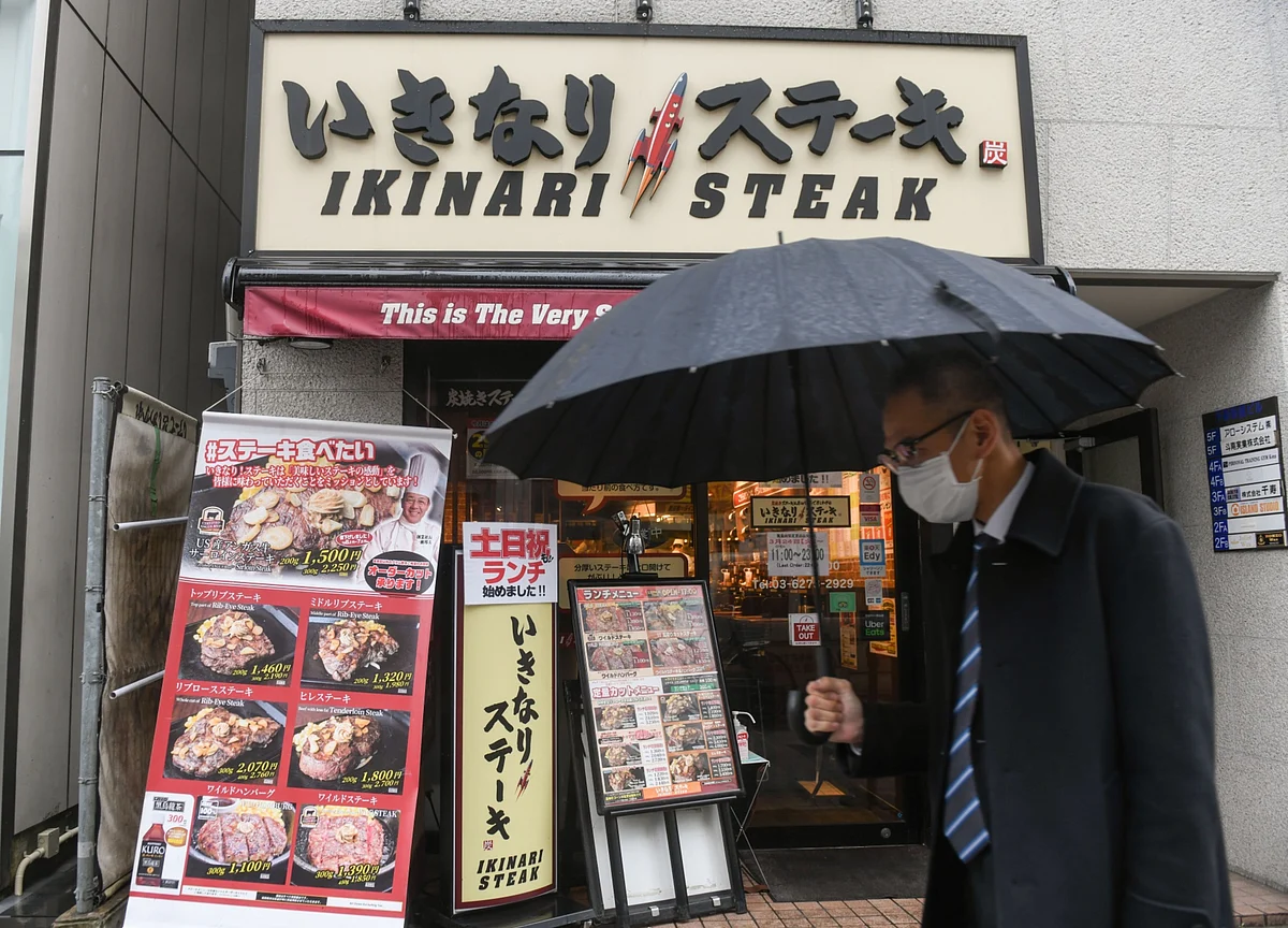 Japan Fears Country on ‘Brink of the Brink’ of Virus Surge