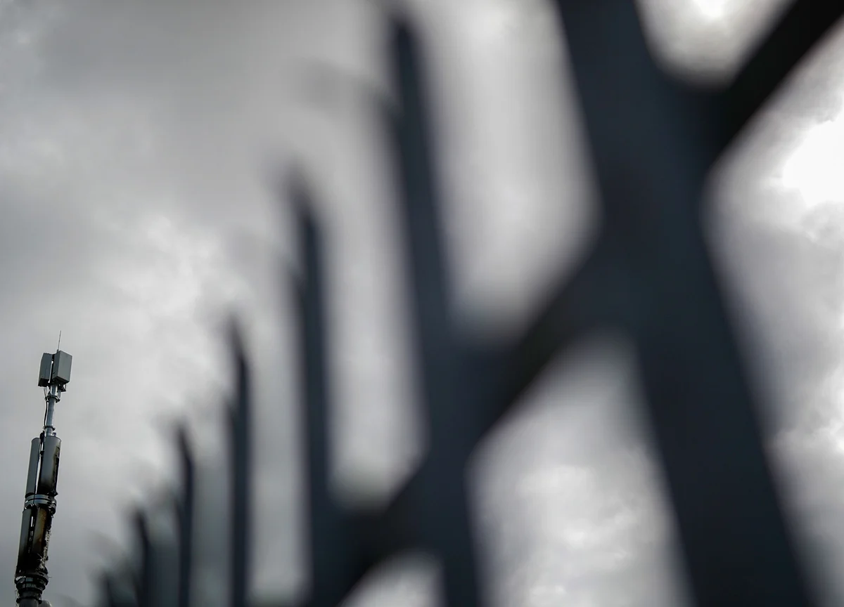 5G Virus Conspiracy Theory Fueled by Coordinated Effort