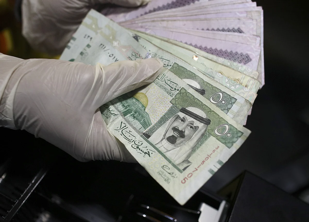 Saudi Response to Fiscal Shock Centers on Record Debt Plan