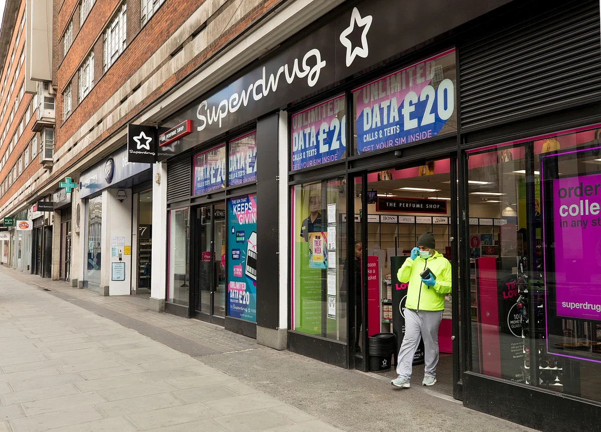 Lockdown Hammers U.K. High Street Stores as Retail Sales Slump