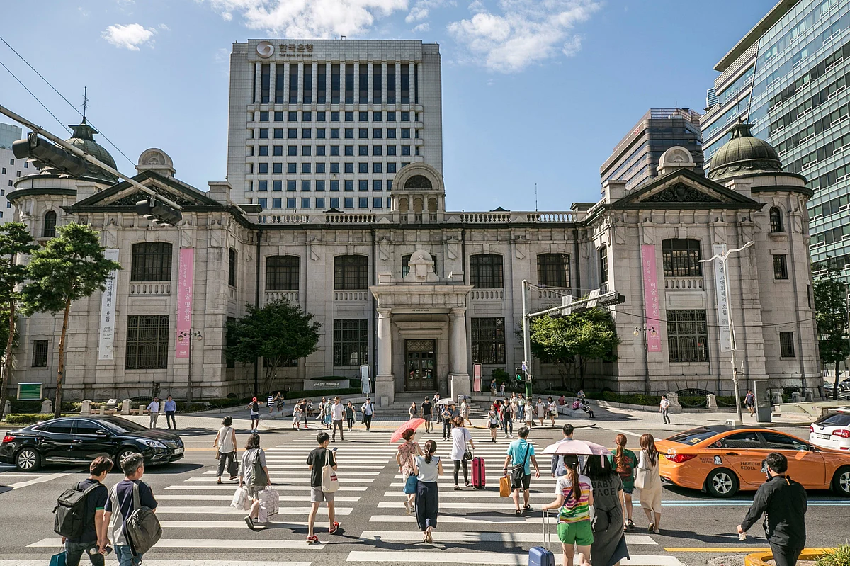 Bank of Korea’s Lee Sees Virus Outsizing Financial Crisis Impact