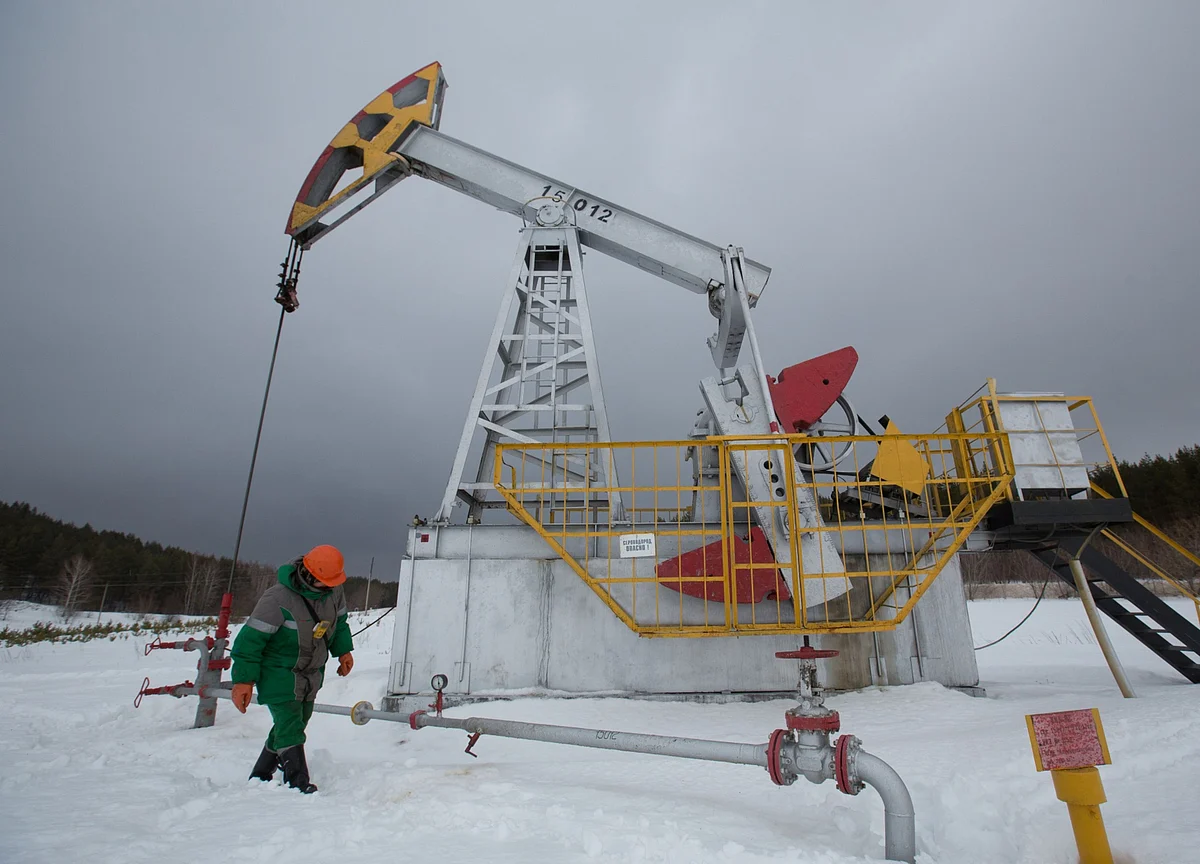 Russia Won’t Boost Oil Output Amid Oversupply, Official Says