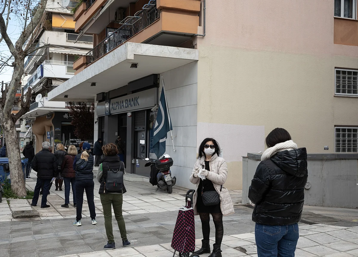 Humbled Greeks Show the World How to Handle the Virus Outbreak