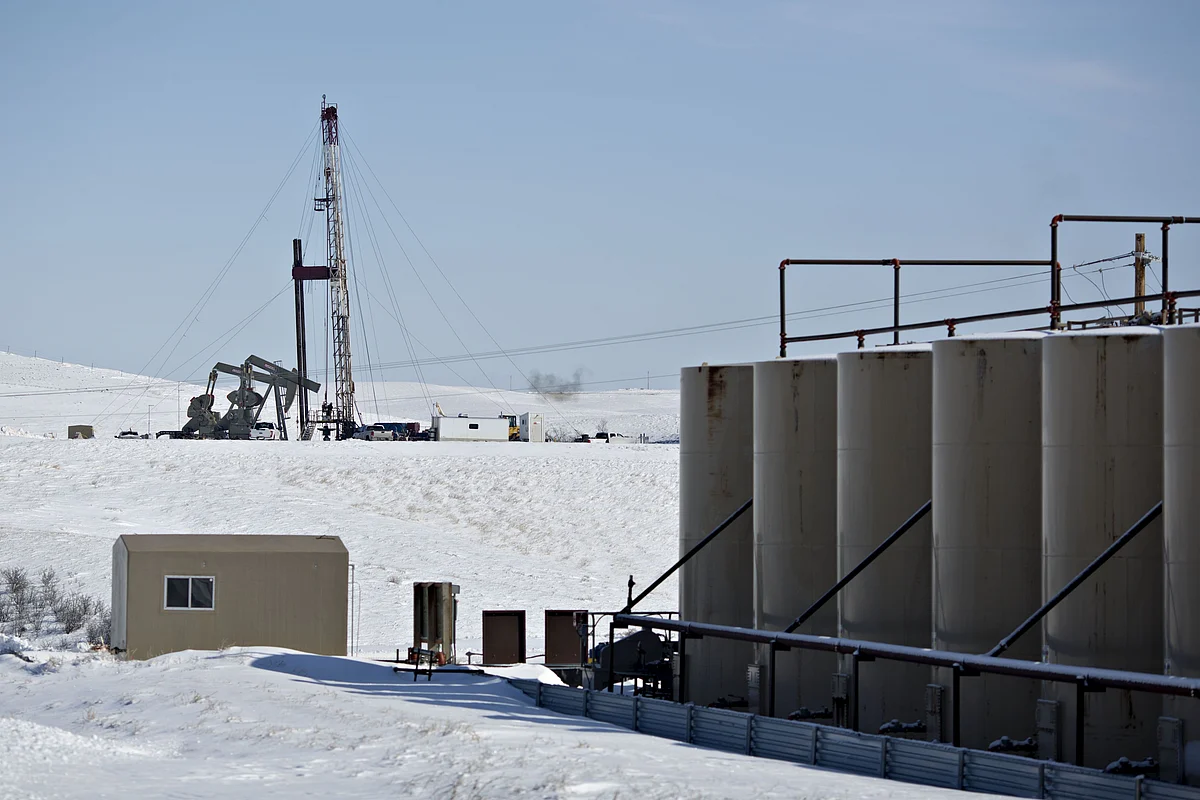 U.S. Weighs Paying Drillers to Leave Oil in Ground Amid Glut