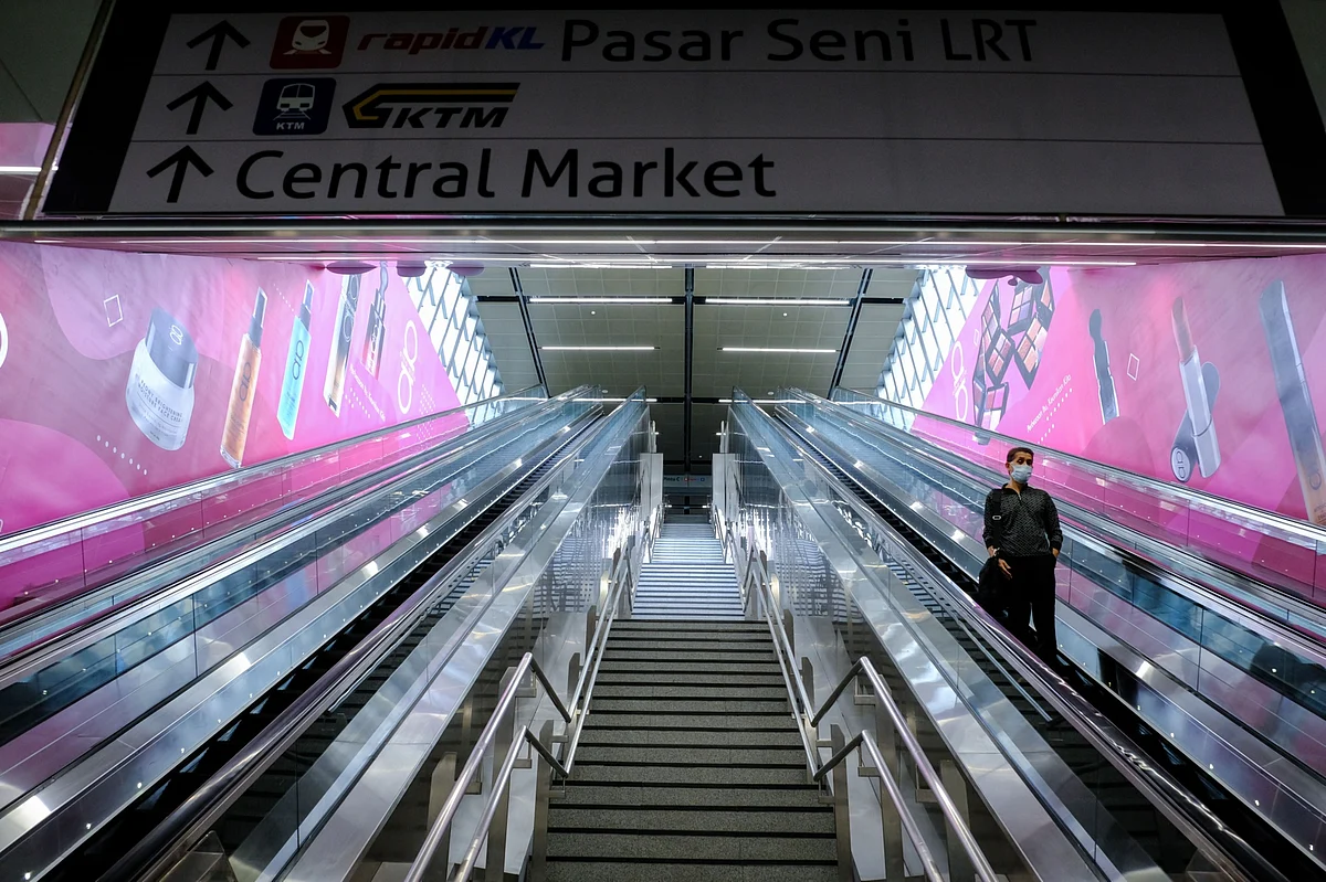 Malaysia to Give Out Masks to Households as Guidance Shifts