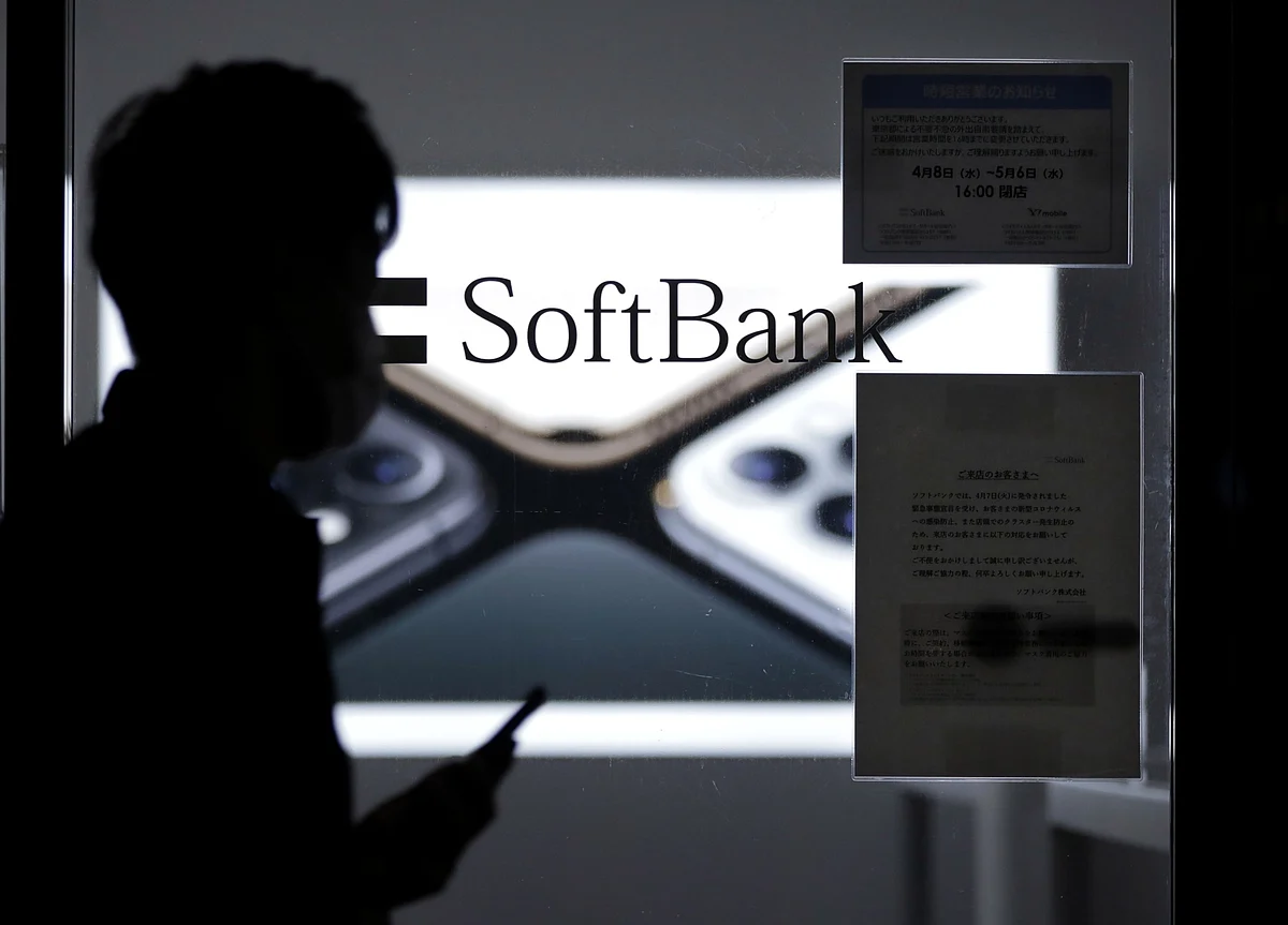 Softbank’s $23 Billion Buyback Helps Investors Overlook Profit Hit
