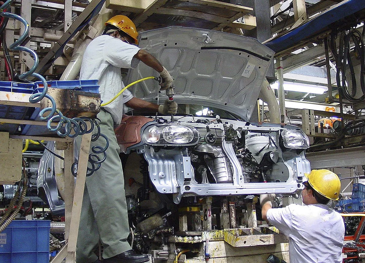 SIAM Seeks GST Rate Cut, Incentive-Based Vehicle Scrappage Policy To Revive Auto Sector