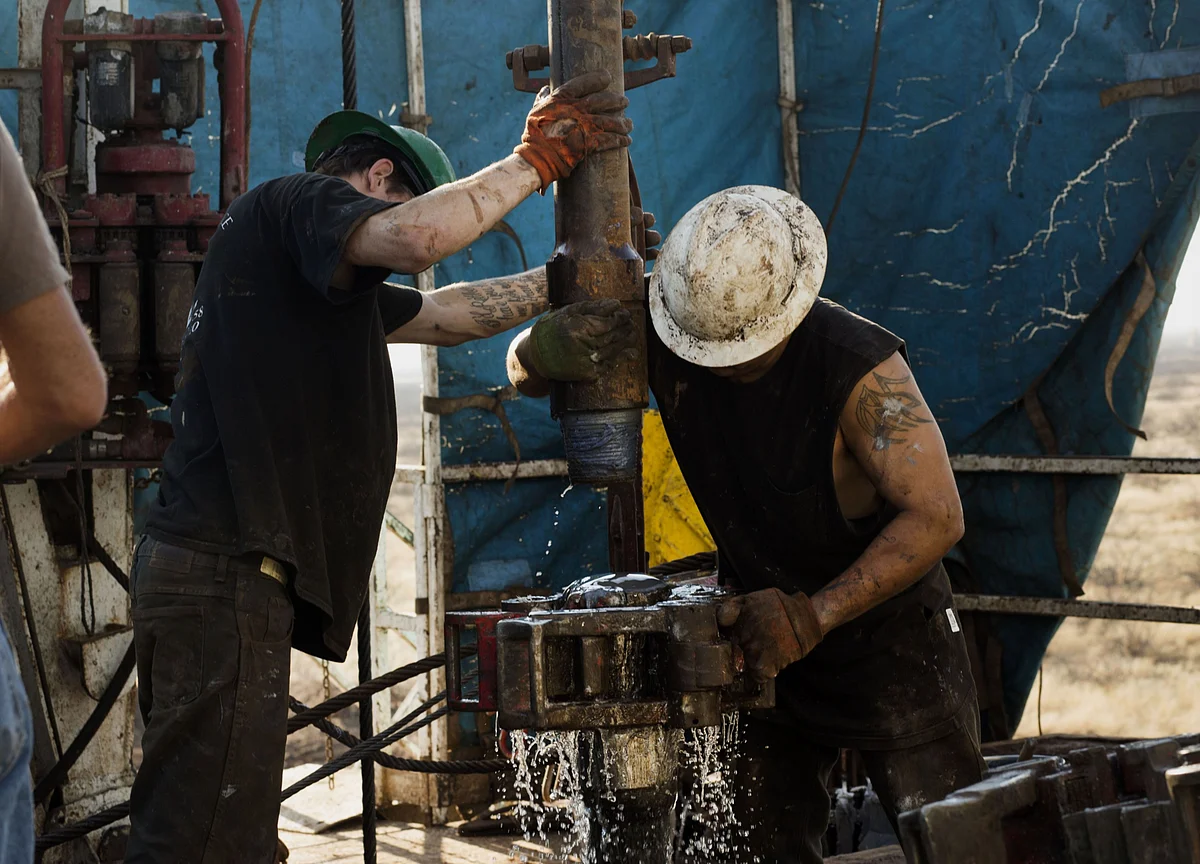 Saudis Set to Sell 600,000 Barrels a Day of Oil to U.S. in April