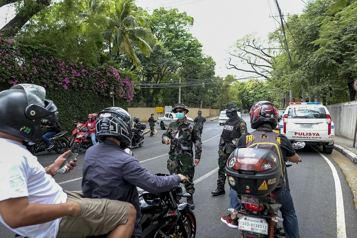 Philippines Extends Lockdown of Manila and Nearby Areas to May 15