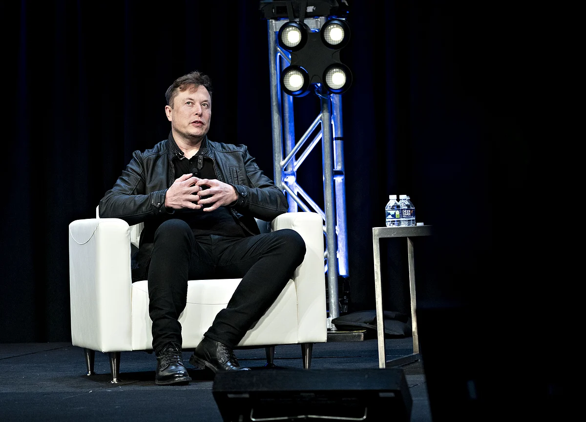 Tesla Falls as Musk Says Stock Too High in 2018-Style Tweets