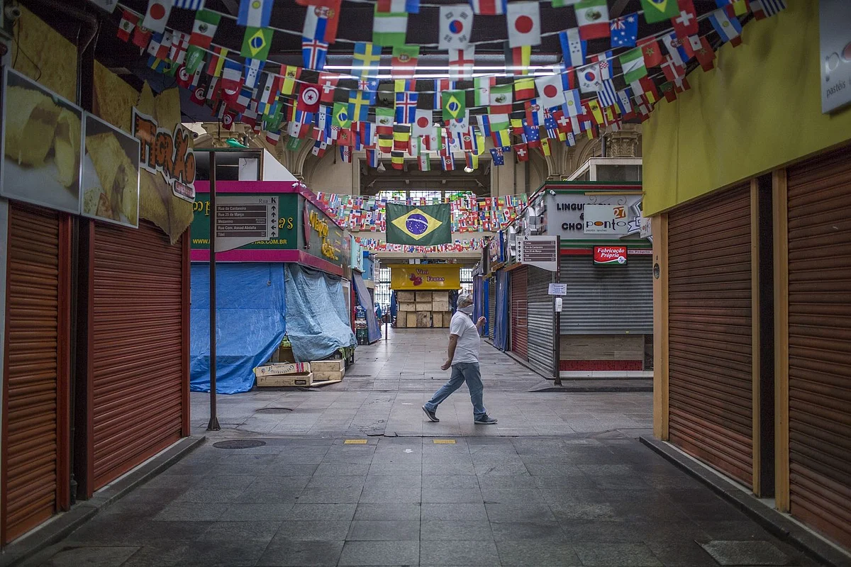 The Municipal Market on April 8. (Photographer: Rodrigo Capote/Bloomberg) 