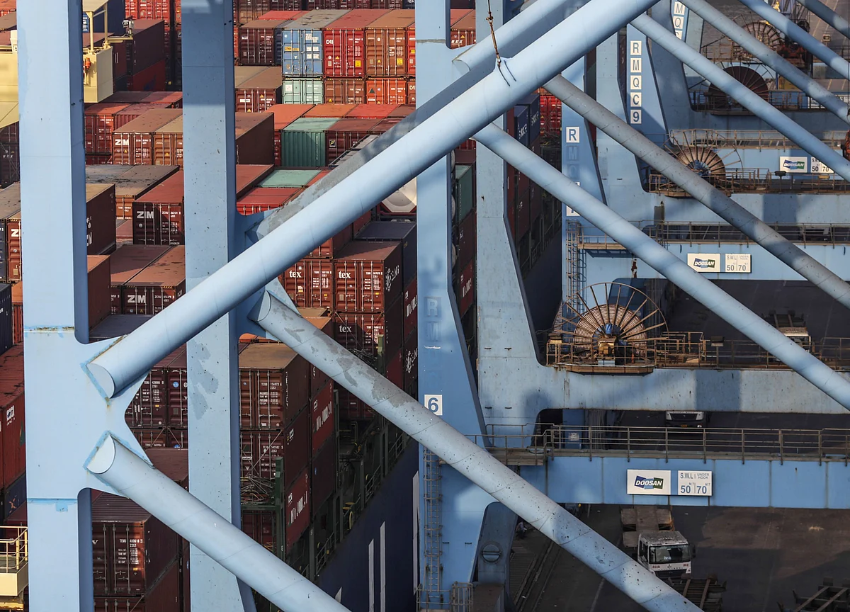 India’s Trade Collapses in April in Sign of Worsening Economy