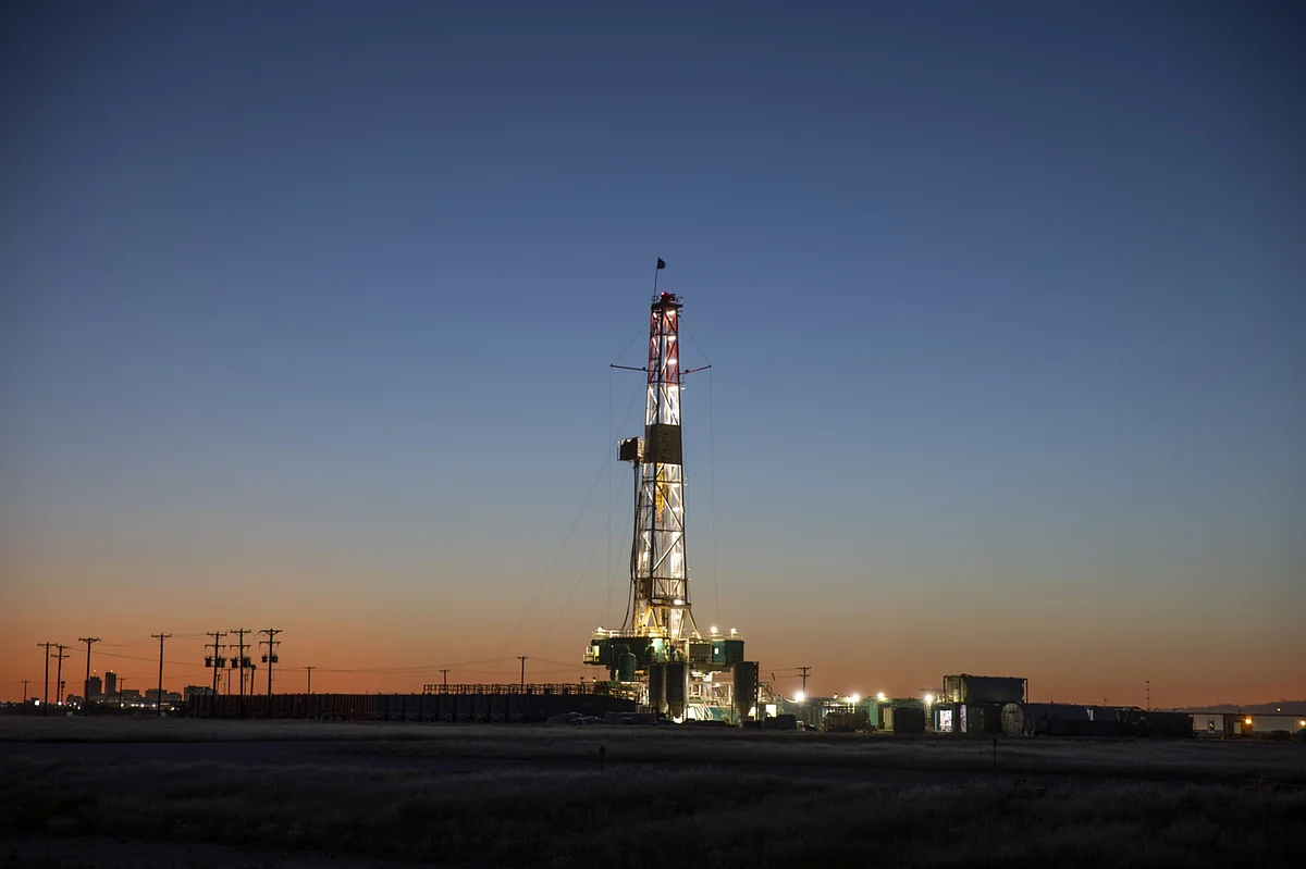 Drilling Sinks to Record U.S. Low With Oil Sector in Retreat