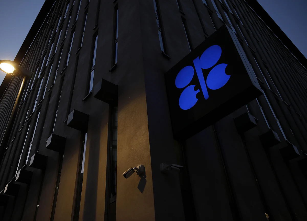 Swift OPEC+ Cuts Revive Premiums in Asia Physical Oil Market