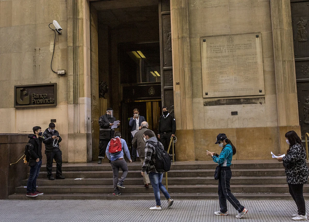 Global Banks Turn Inward With Pandemic Upending Priorities