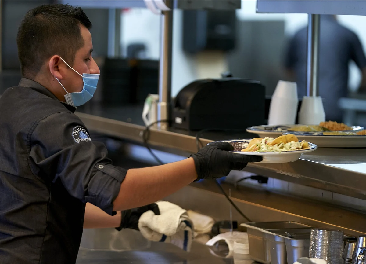 Americans Are Starting to Venture Out to Dine at Restaurants