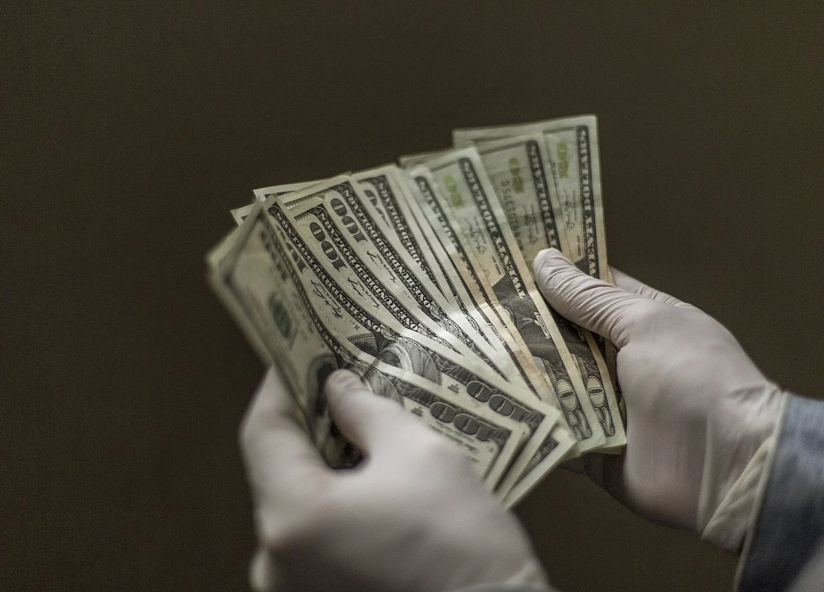 Dollar Reigns Supreme During Virus Crisis With Yuan Stuck in Shadows