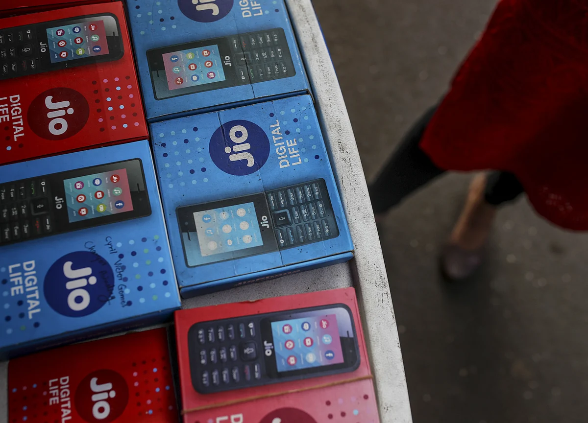 Top Reliance Analyst Downgrades Firm on Dimmer Cash Flow Outlook
