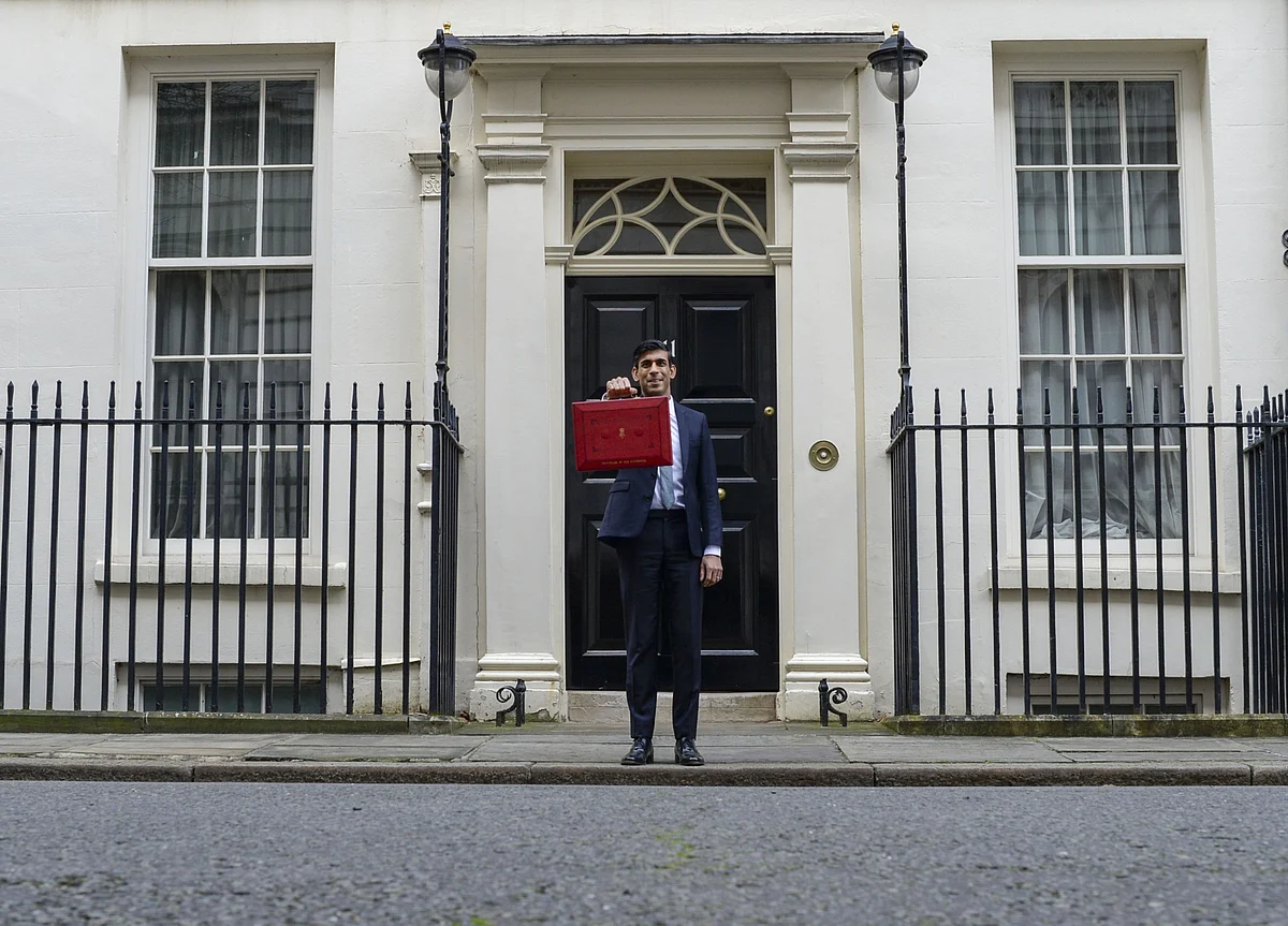 Here’s What Rishi Sunak Could Do to Stimulate the U.K. Economy