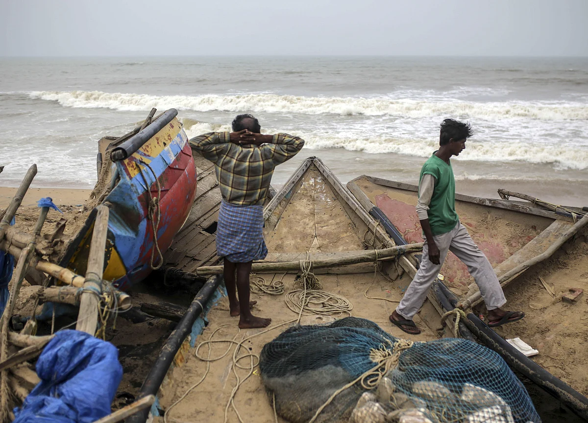 Super Cyclone ‘Amphan’ Weakens As It Rolls Towards Indian Shores, Lakhs Evacuated