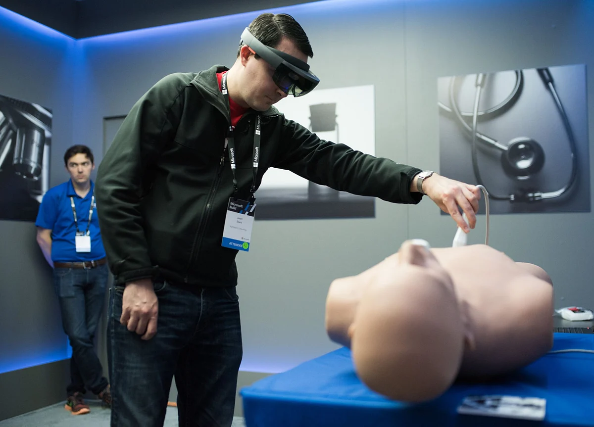 London Doctors Use Microsoft AR Goggles to Reduce Virus Exposure
