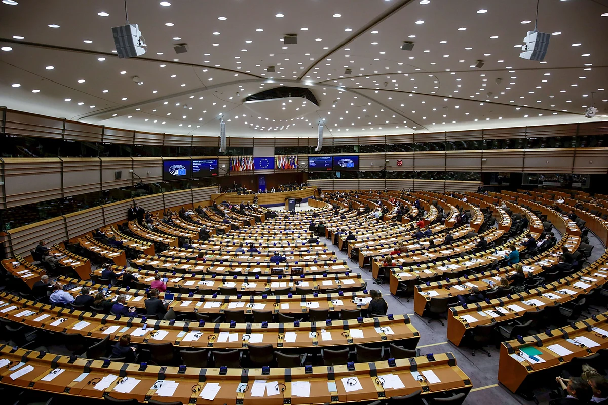 EU Budget Hard-Liners Outline Aid Plan Edging Toward Compromise