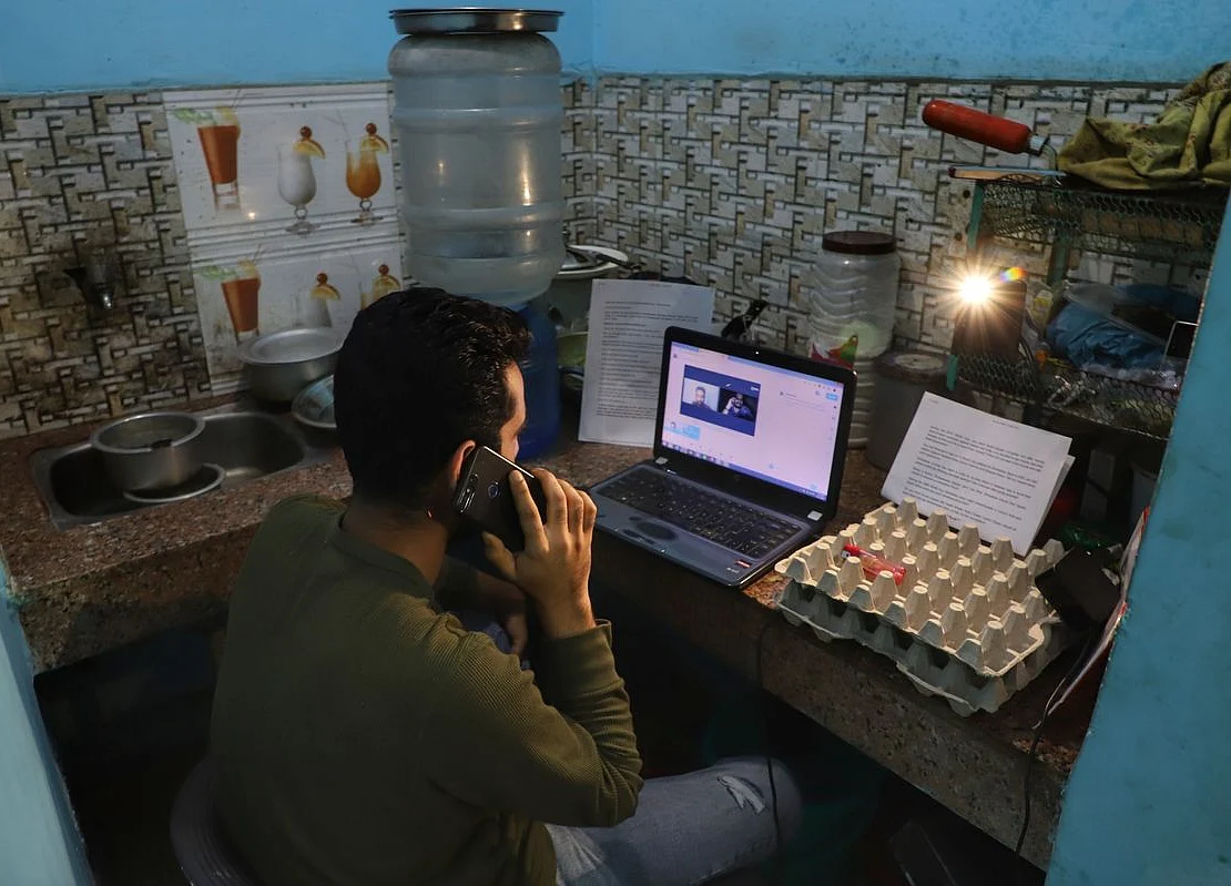 Work From Home Tensions Run High in World’s Biggest Quarantine