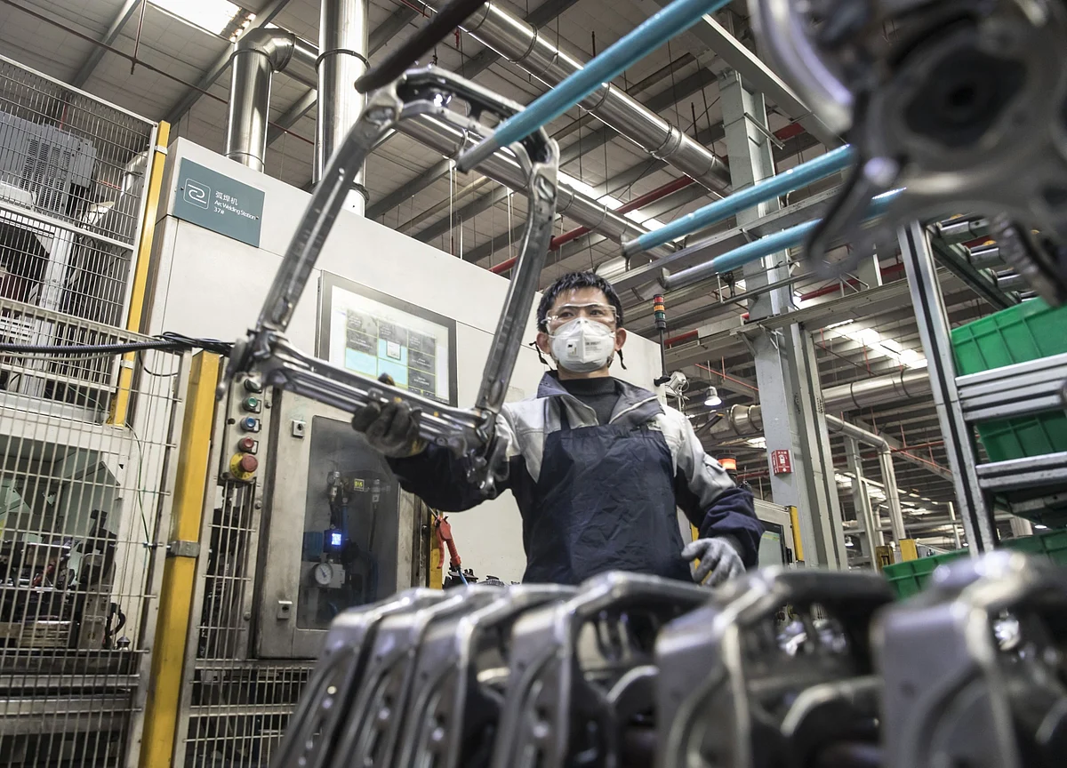 China’s Recovery on Track as Factory Index Climbs to 3-Year High
