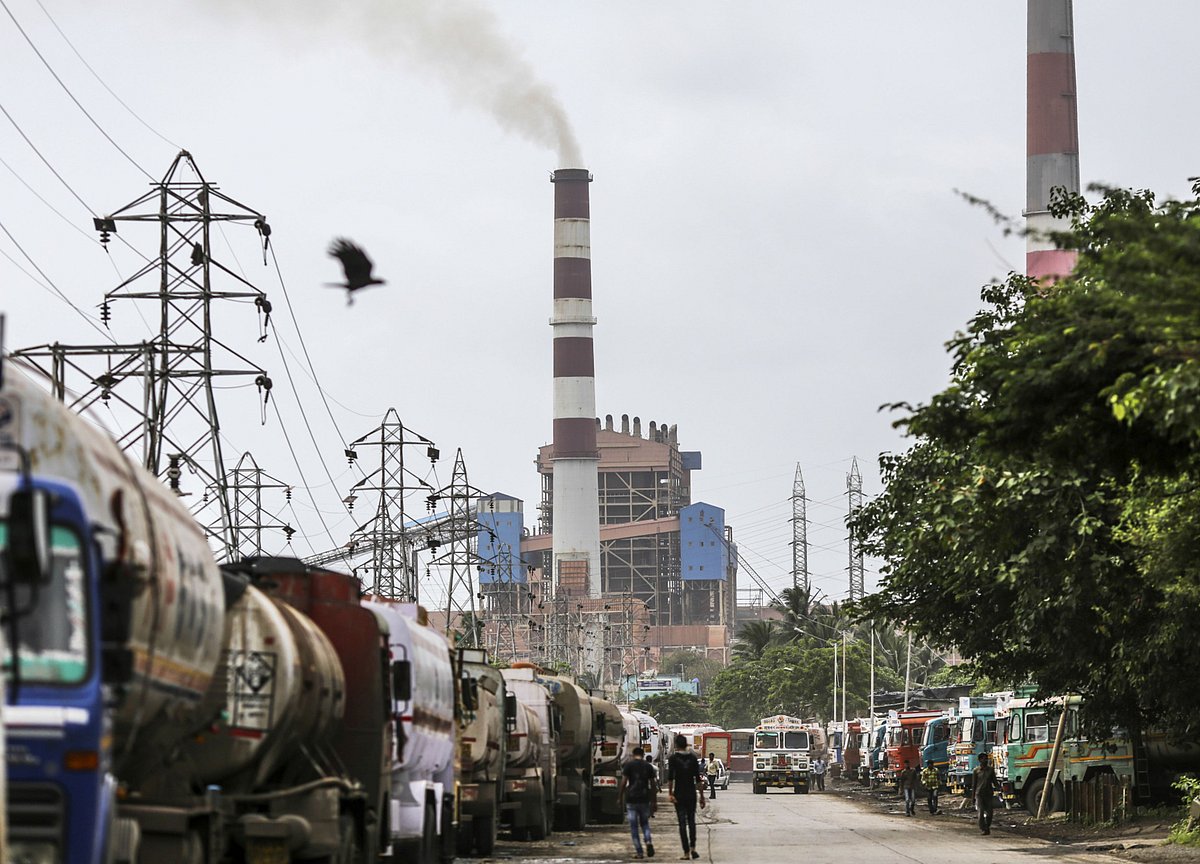 Most India Coal Plants May Miss Emission Deadline, Study Says