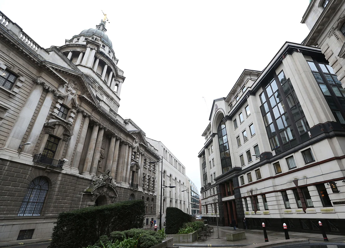 U.K. Jury Trials to Restart This Month, With Social Distancing