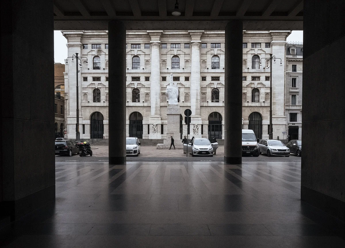 Italy’s Huge Debt Load Is at Risk of Becoming Unmanageable