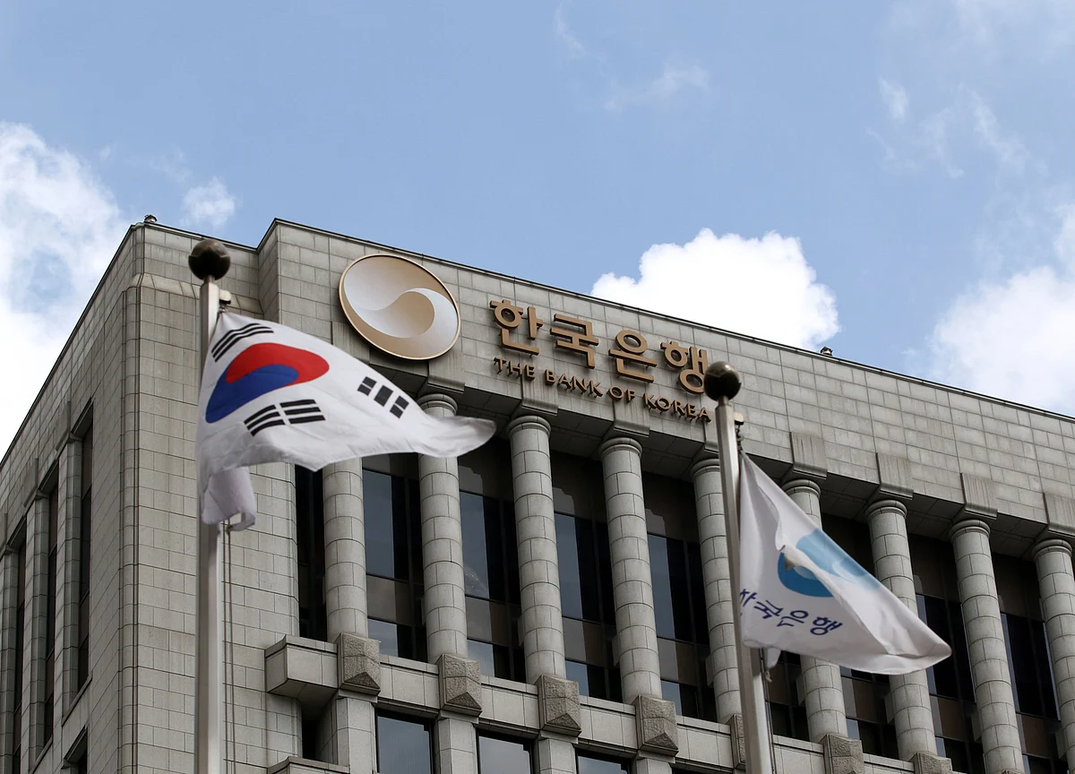 Bank of Korea Slashes Rate in Emergency Move After Fed Cut
