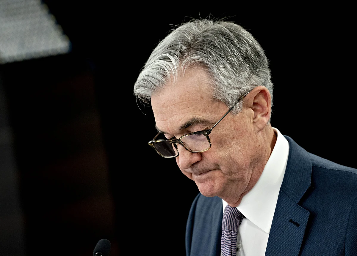 Powell’s March Diary Shows Flurry of Calls Amid Mounting Crisis