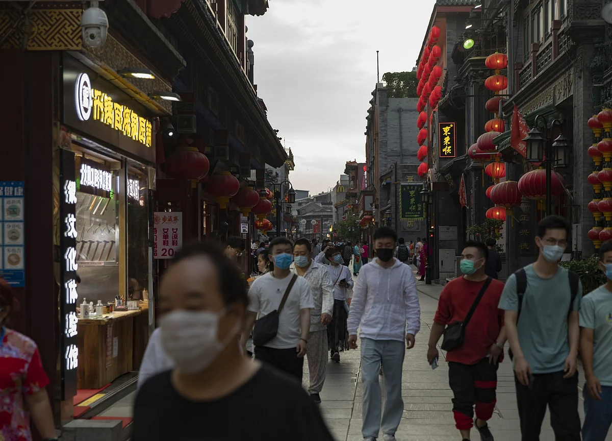 China Abandons Hard Growth Target, Shifts Stimulus Focus to Jobs