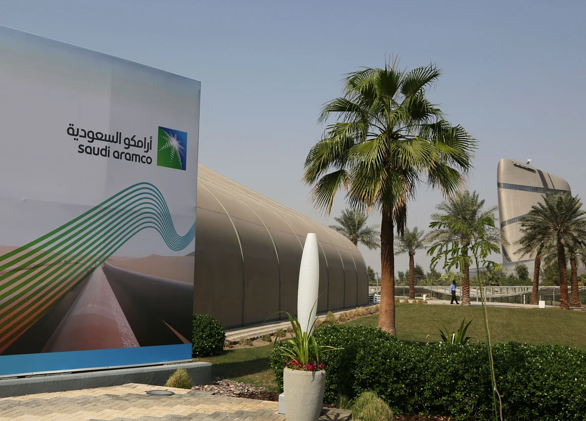 Oil Giant Aramco Keeps Dividend Despite 45% Slump in Profit