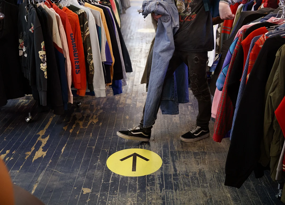 Inflation Falls Below Zero in Canada for First Time Since 2009