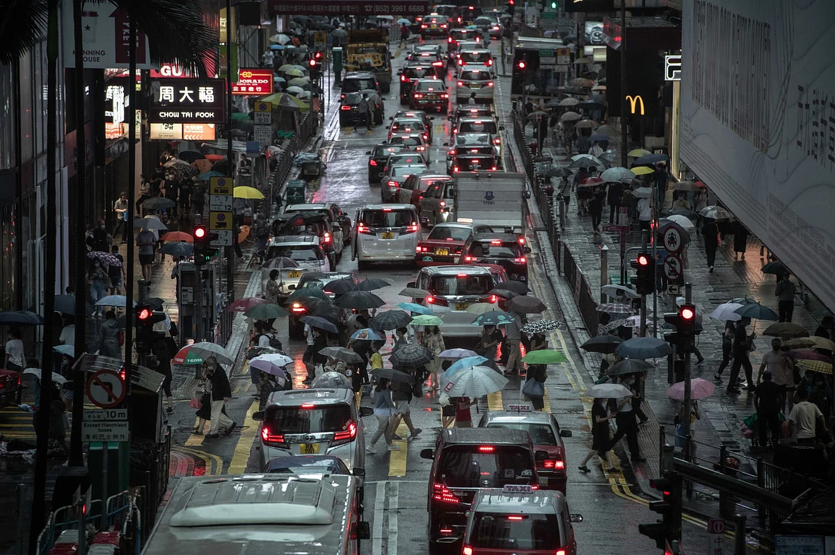 Security Law Sends Hong Kong Residents Dashing for the Exit