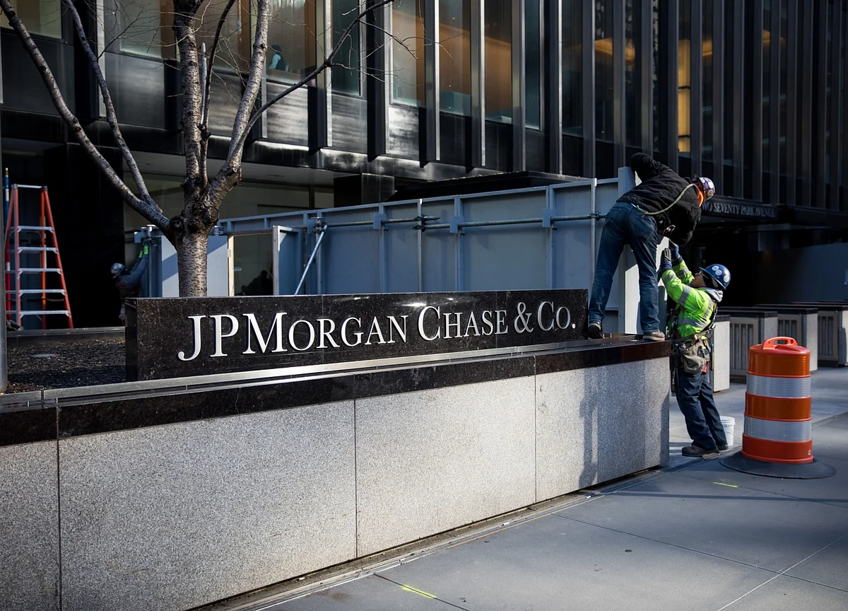 JPMorgan Says Investors Should Get More Selective in Second Half