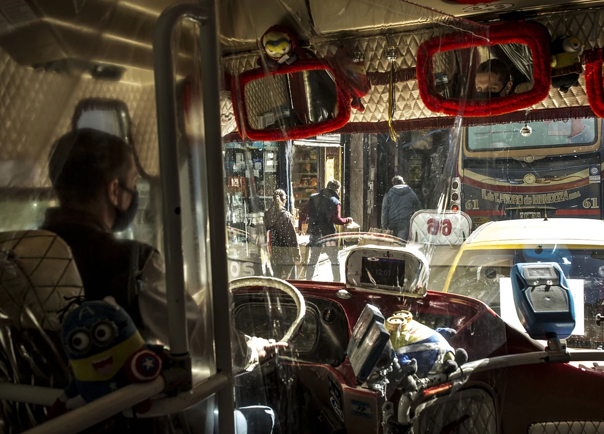 Argentina Bonds Climb as Investors See Headway in New Offer