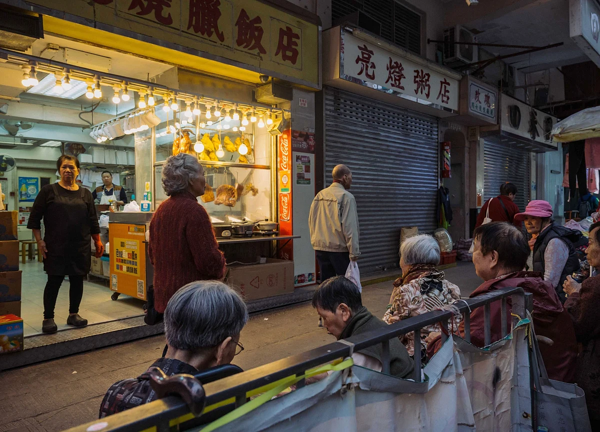 More Chinese Dine Out and Schools Reopen as Normalcy Returns
