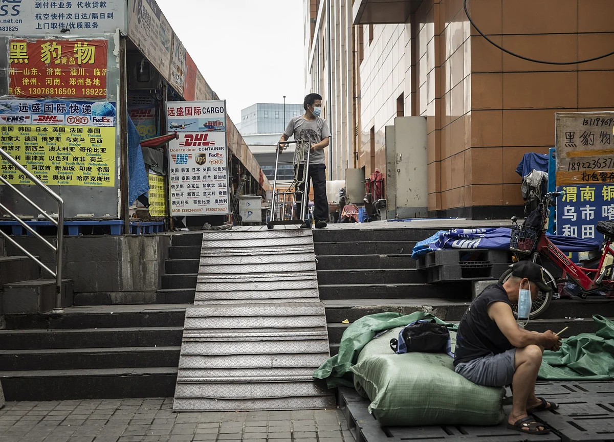 China’s Lower Rates Boost a Trade That it Wants To Restrain