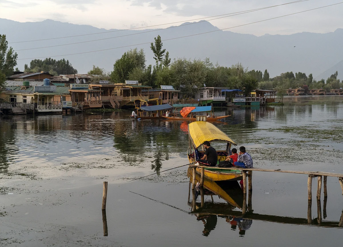 South Asian Rivals Prepare for Bloody Summer in Disputed Kashmir
